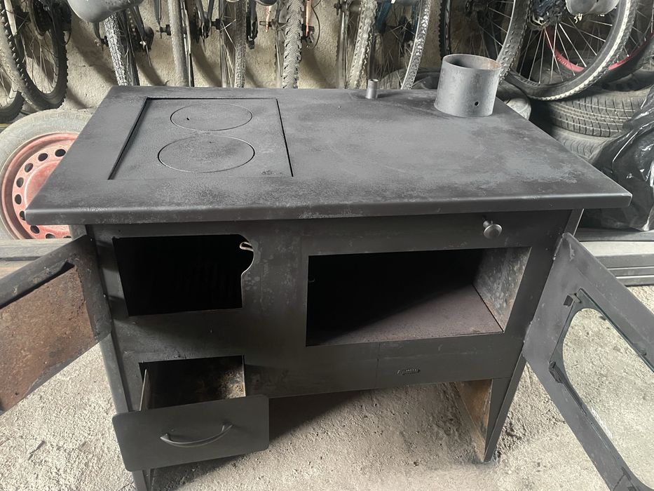 готварска печка на твърдо гориво  Прити с водна риза.