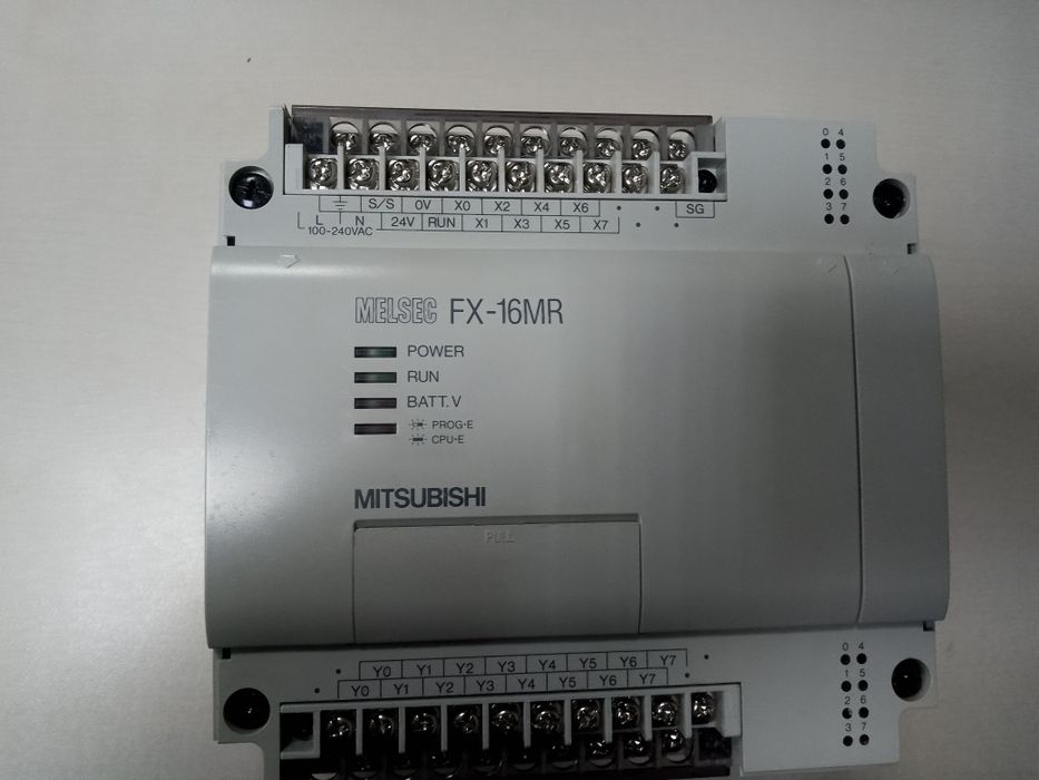 MELSEC FX-16MR este un controler logic