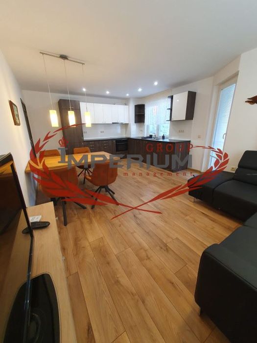 Дава се под наем Двустаен апартамент в Варна, Център - 65 кв.м за 586.5 € - Снимка #2