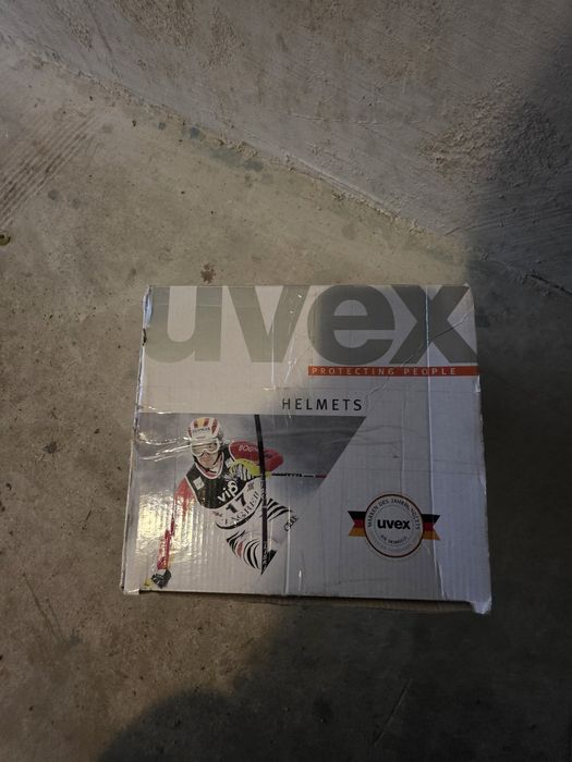 Продаяам детска ски каска Uvex
