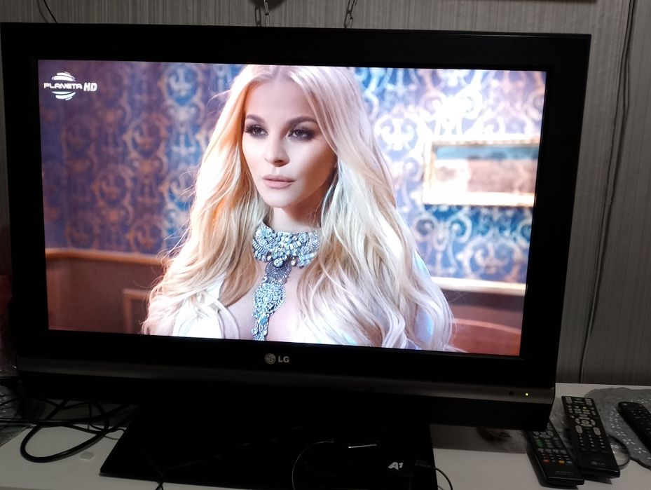 Продавам LCD Телевизор LG 32 инча.
