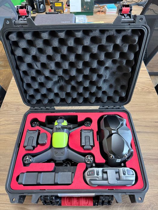 DJI FPV квадрокоптер, дрон, Fly More Combo