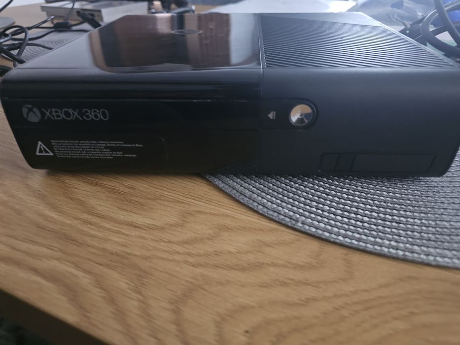 Xbox 360 Editie 512 GB (Fara zgarieturi) + kinect + colectie de jocuri