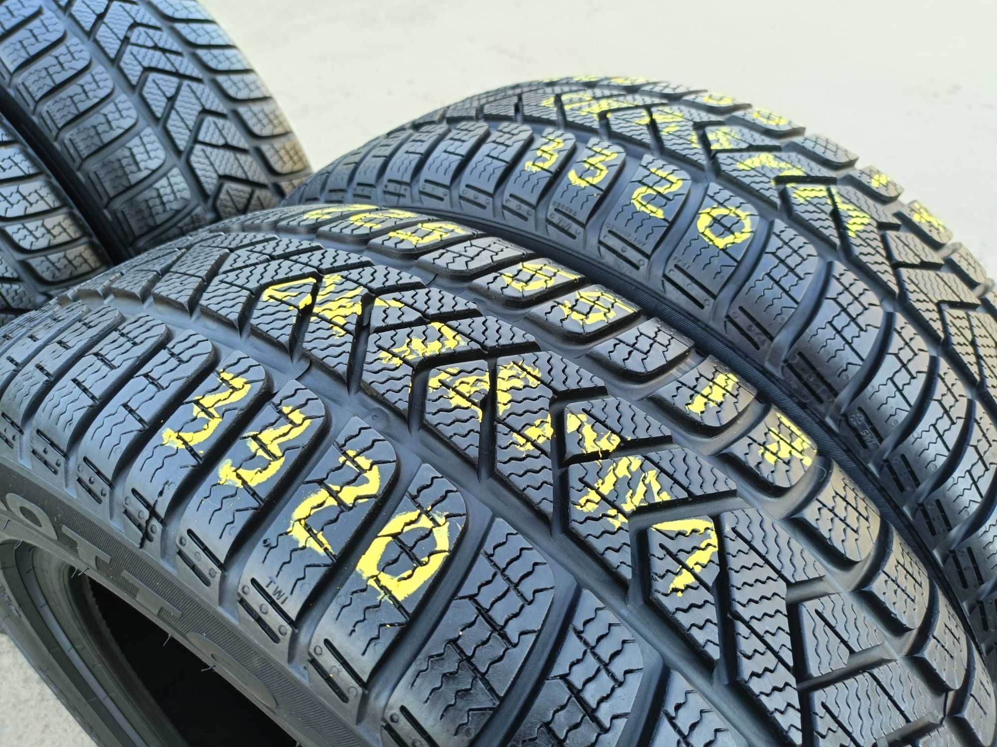 Set 4 anvelope de iarna 225 55 17 pirelli sottozero 3