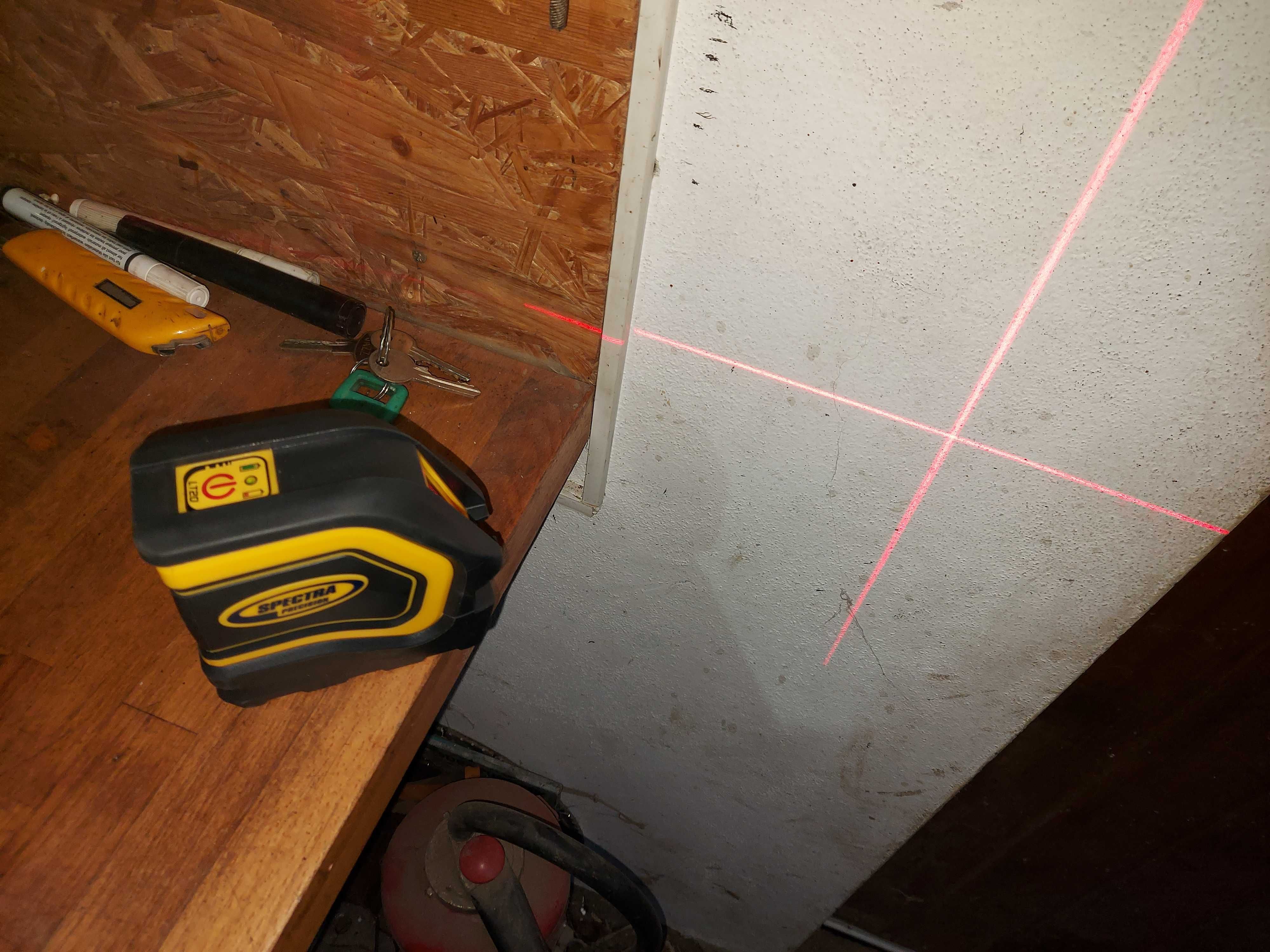 Nivela laser cu lini SPECTRA precision LT20 raza rosie