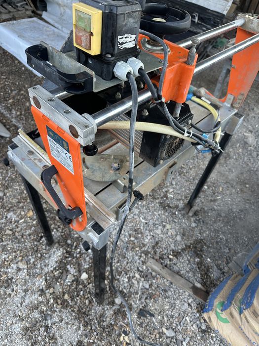 Vand masina taiat pe apa