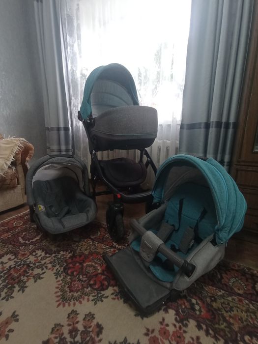 Срочно продам коляску Adamex