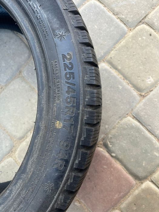 Продаю зимние шины Triangle 225/45 R17
	•	Состояние: почти новые, езди