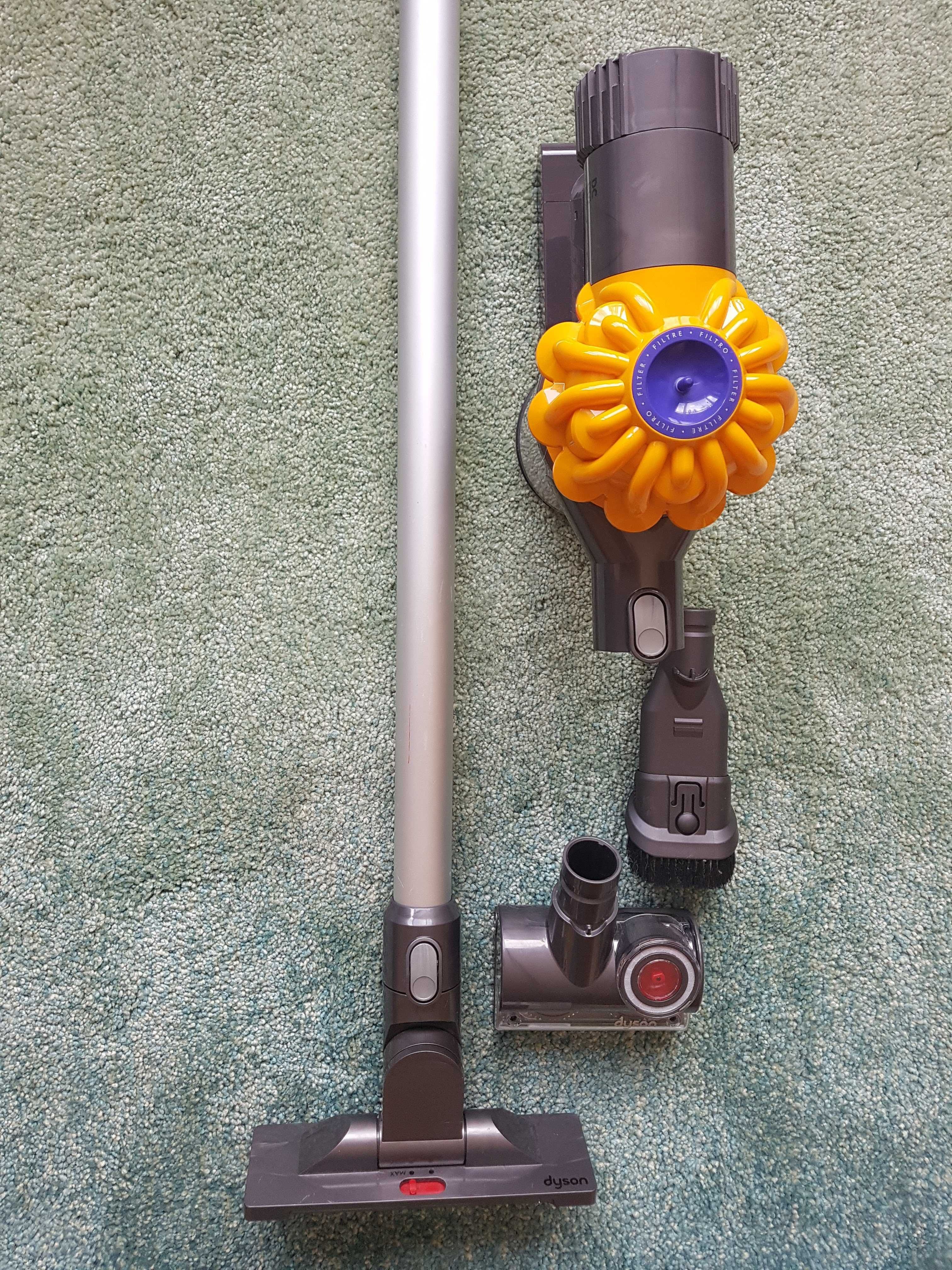Dyson DC59 безкабелна прахосмукачка с нова батерия и приставки