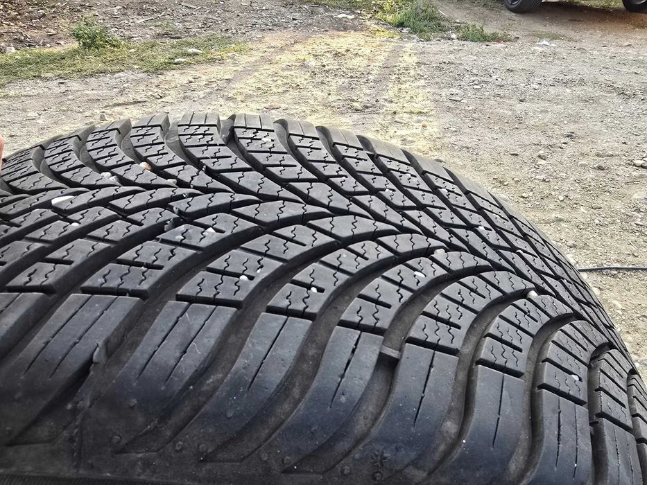Vând cauciucuri M&S TALIA 225/50R18