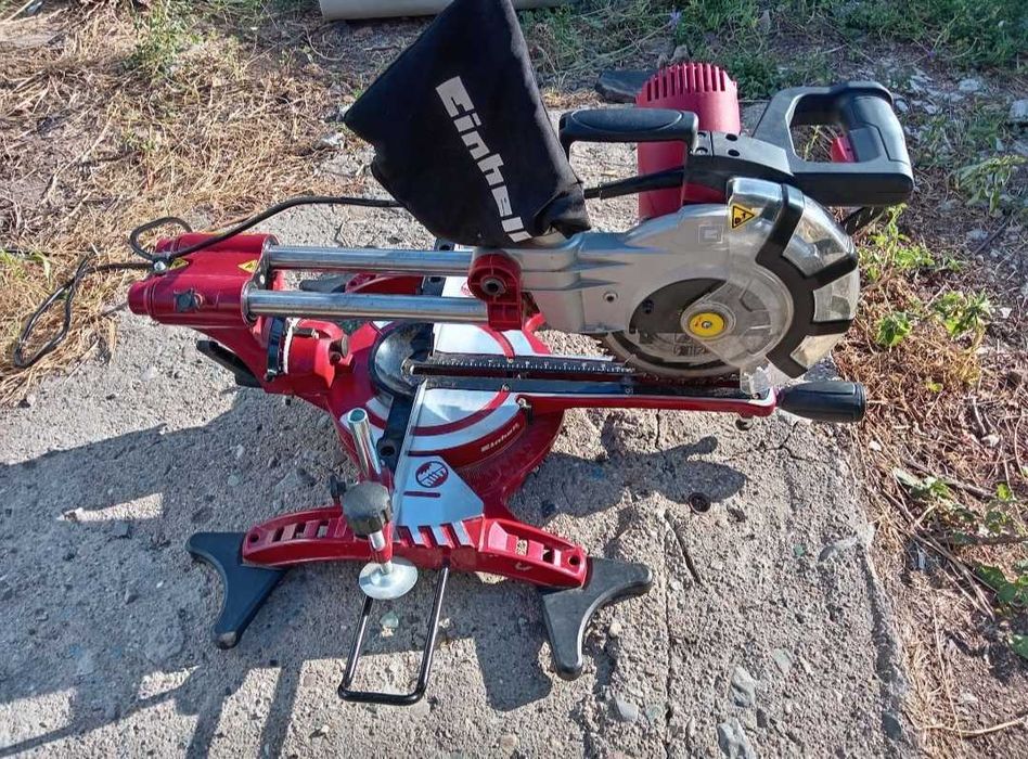 Продавам потапящ циркуляр за дърво Einhell TC-SM 2131.