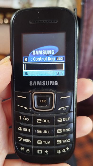 Телефон Samsung + зарядно.