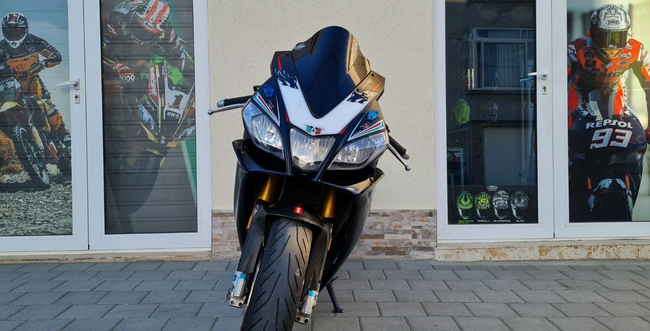 Aprilia RSV4 Factory