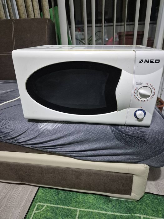 Микровълнова фурна с ГРИЛ НЕО