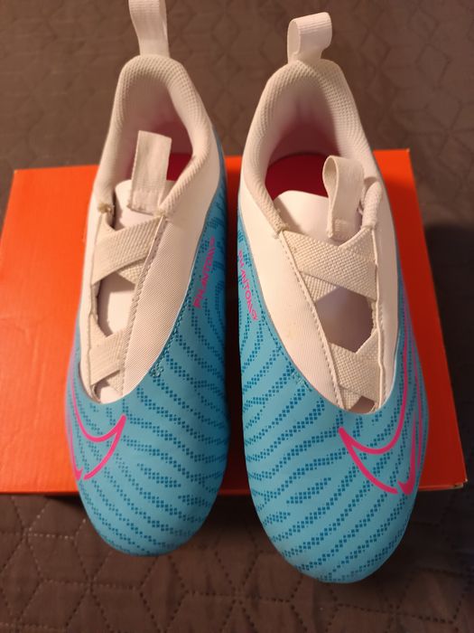 Футболни бутонки Найк 36,5см