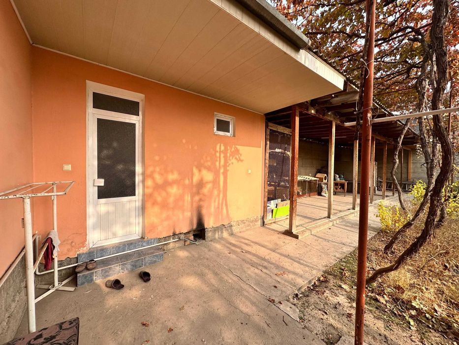 Қиргулида 8 сотикли ховли уй сотилади