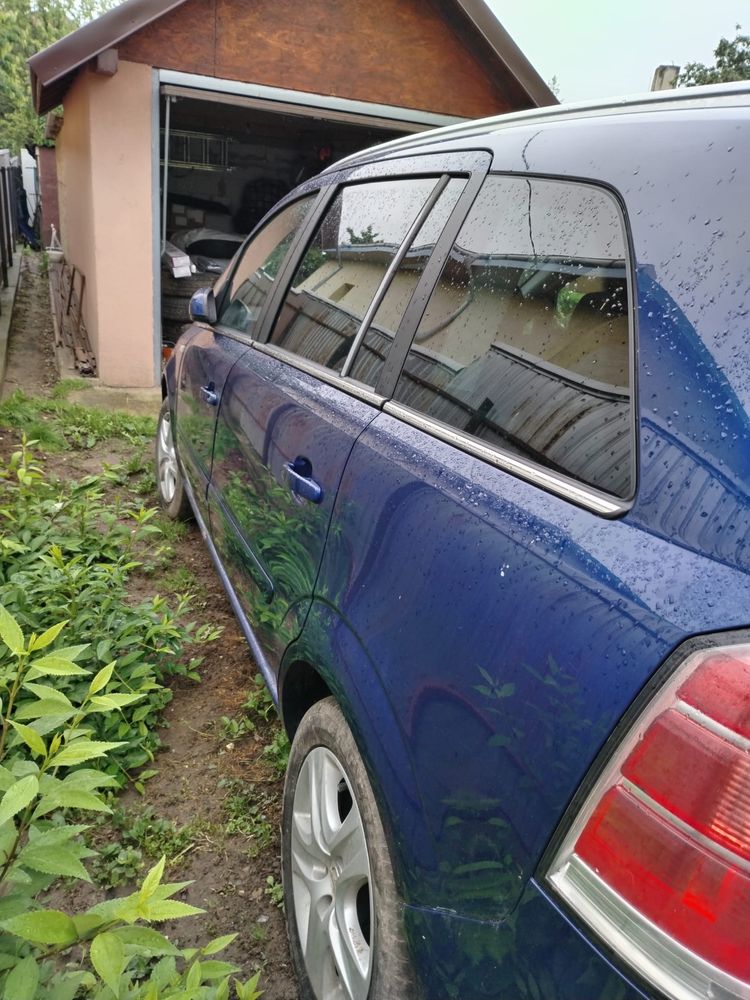 Vand opel zafira avariat