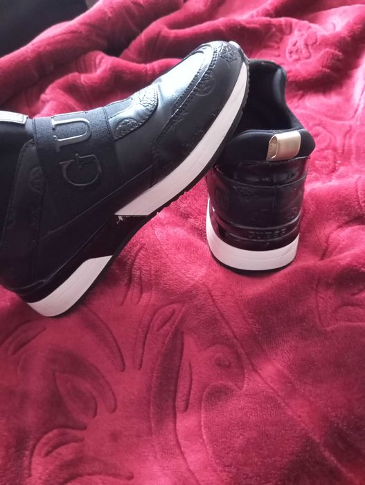 Adidași Guess , 2 perechi