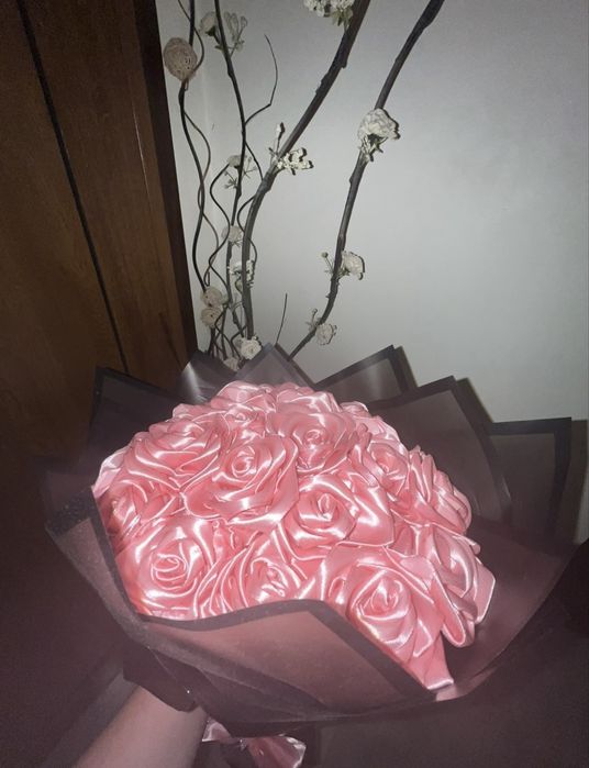 Ръчно изработени букети, кутии с рози за специални случаи