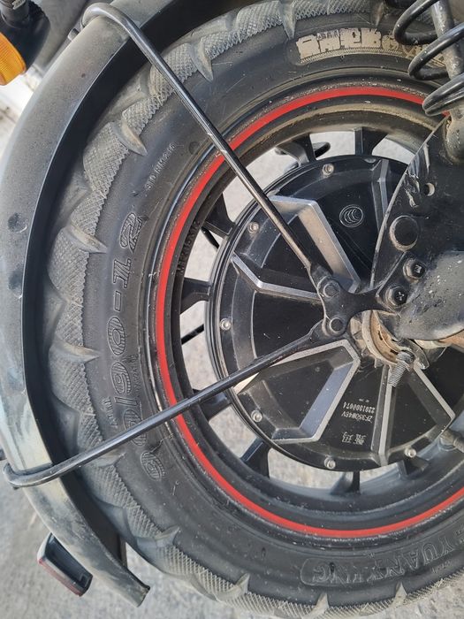 Скутер сотилади.