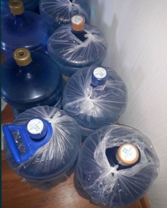 Бутыли для воды, 19 л. можно с водой.