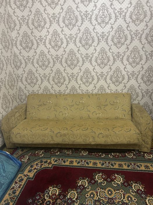 Продаю раскладной диван с местом хранения.