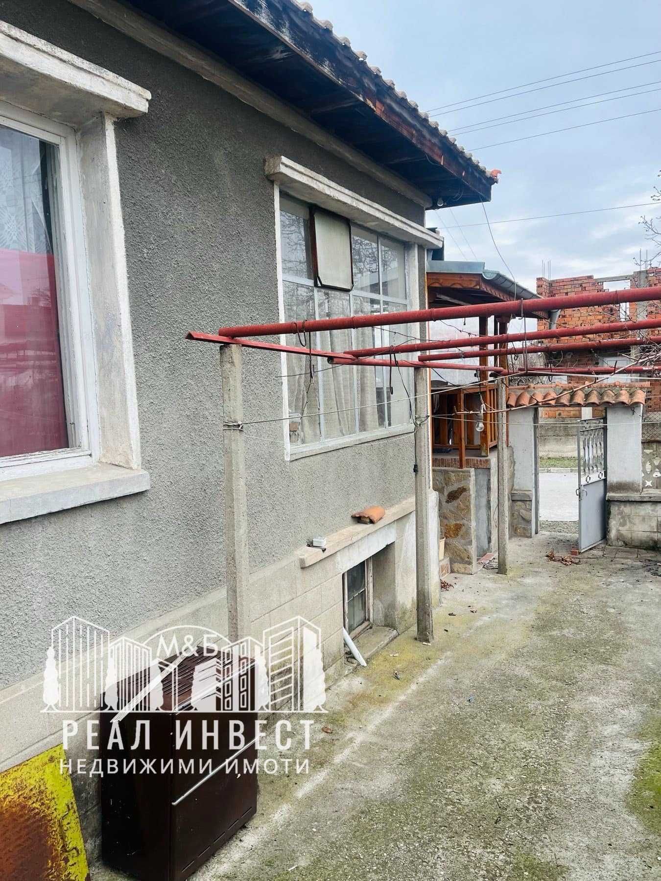 Продавам къща в с. Крум