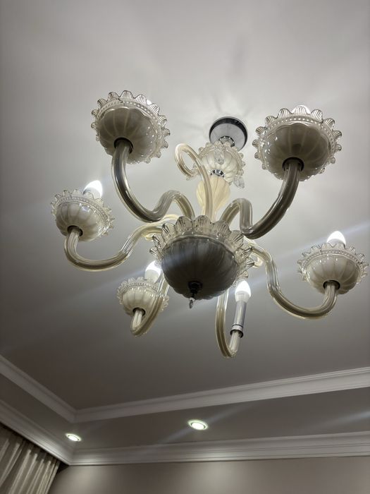 Продам люстру 6 рожковую