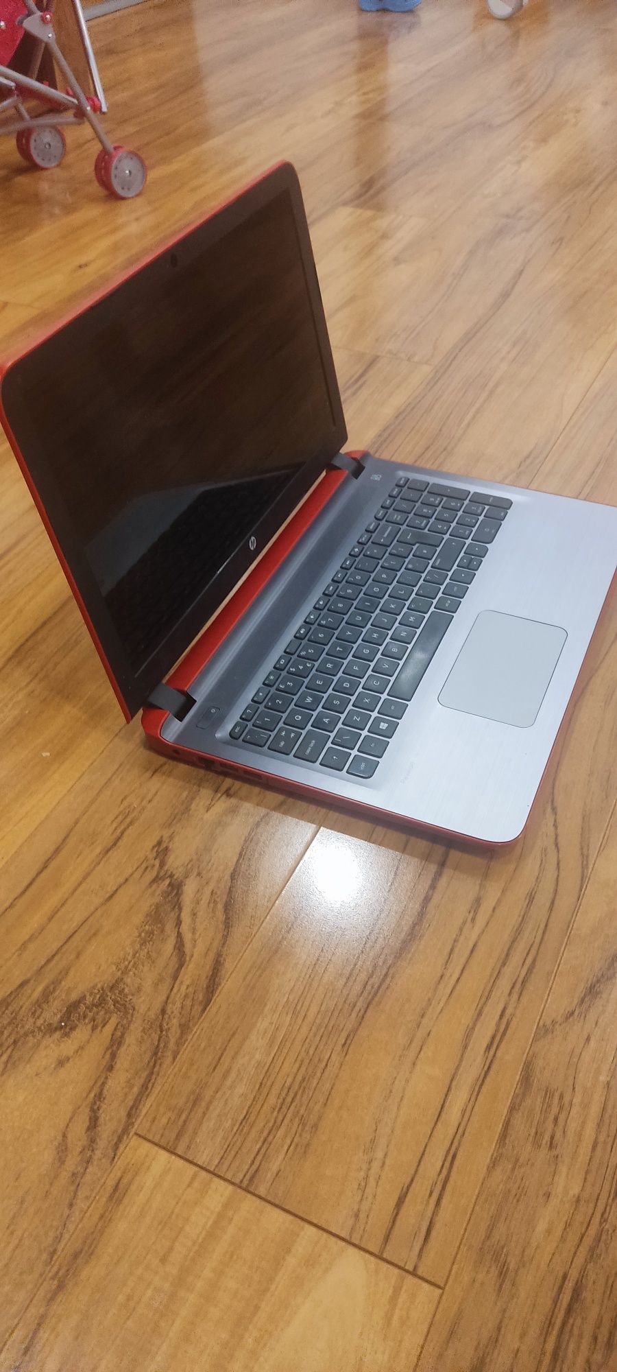 Laptop hp rosu i3