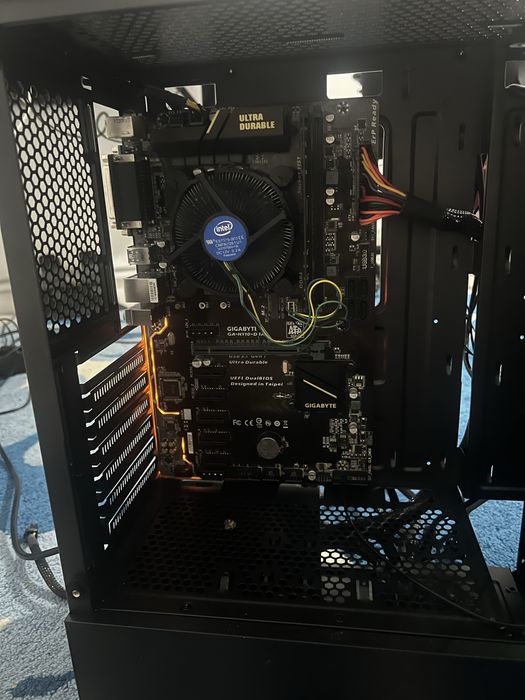 Vând placă de bază cu procesor i3 7100