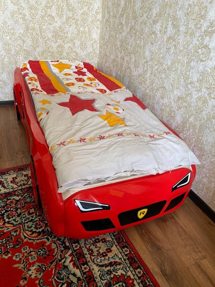 Кровать детская машинка