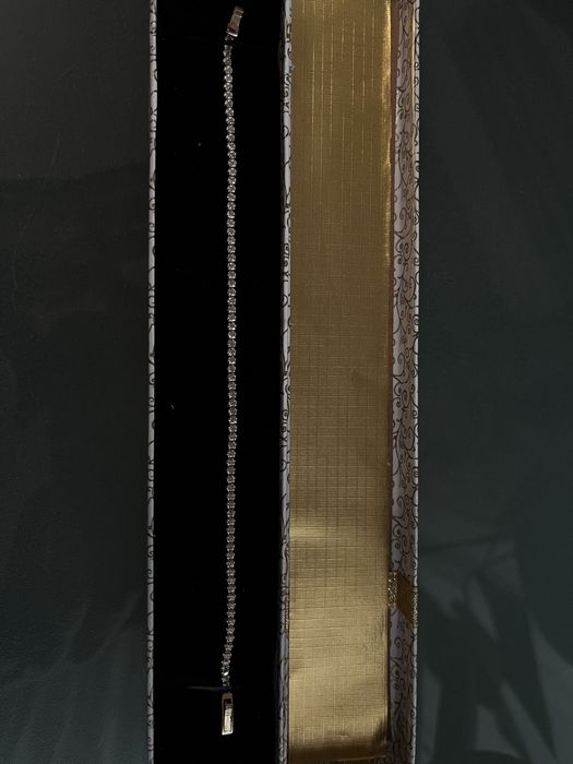 Златна тенис гривна с бял цирконий