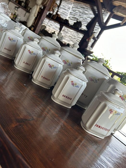 Буркани за подправки