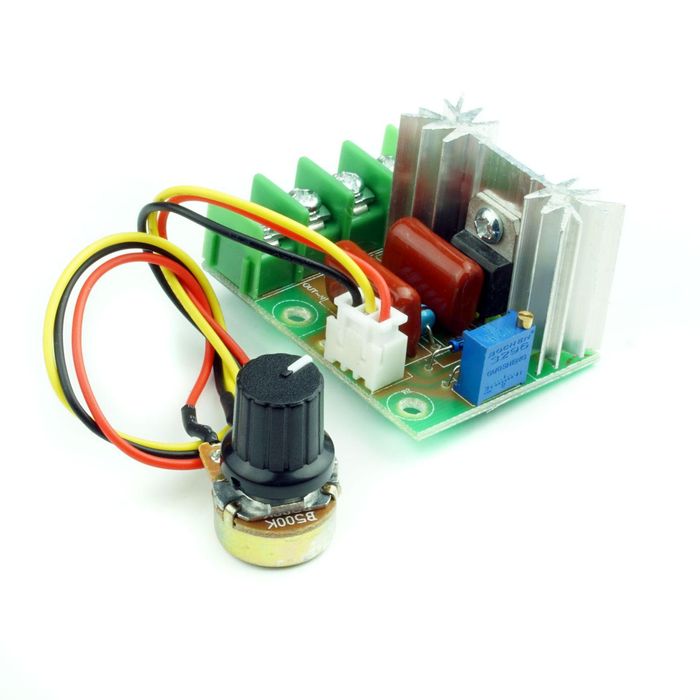 Регулатор на напрежение 2000W с кабел с потенциометър