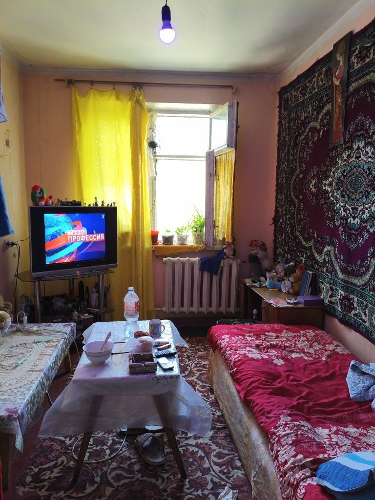 Срочно!3 ком,не угловая, без ремонта,2 мкр, 19 дом