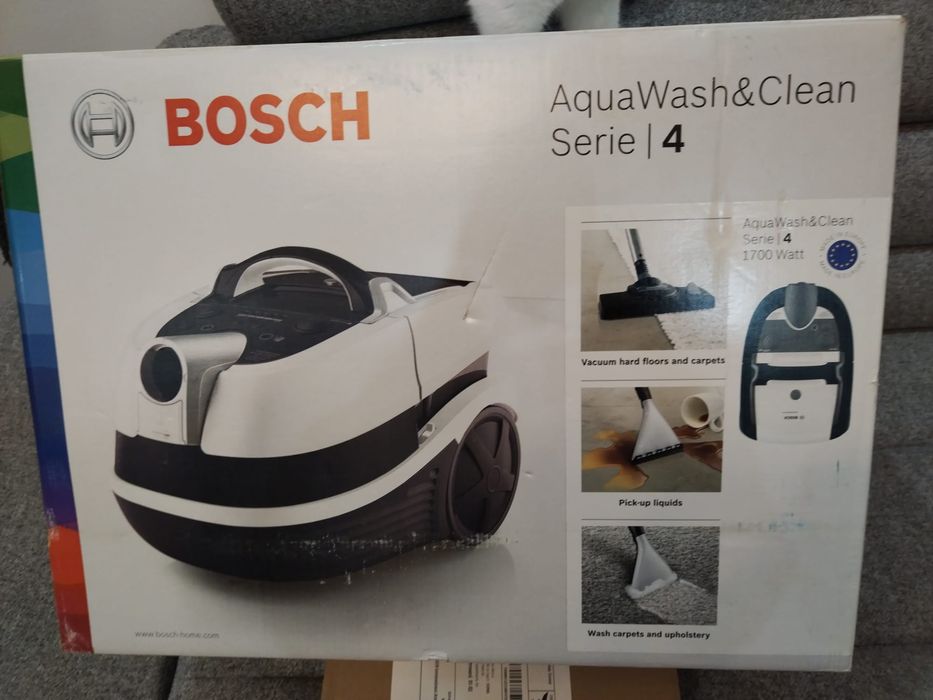 Vând aspirator BOSCH seria 4 .