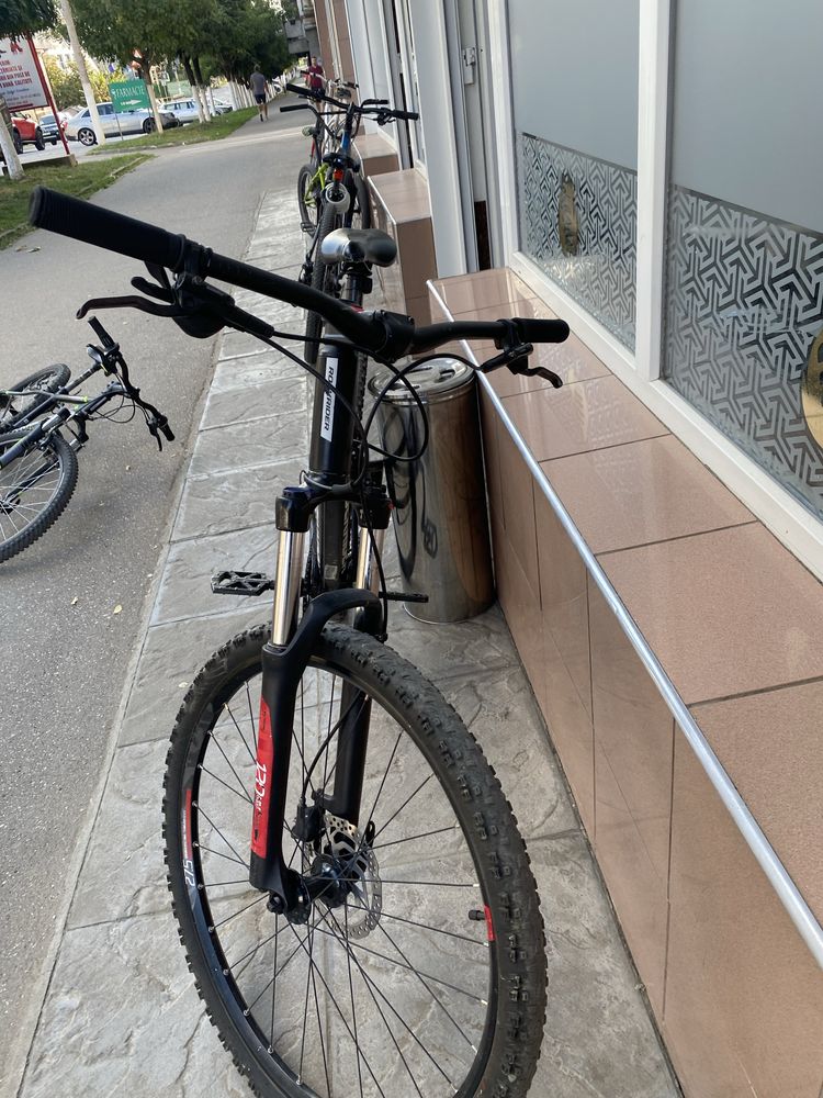 Vând bicicleta full suspension