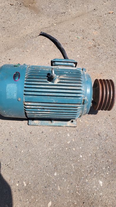 Vînd motor electric 15kw 1460rtm 380v