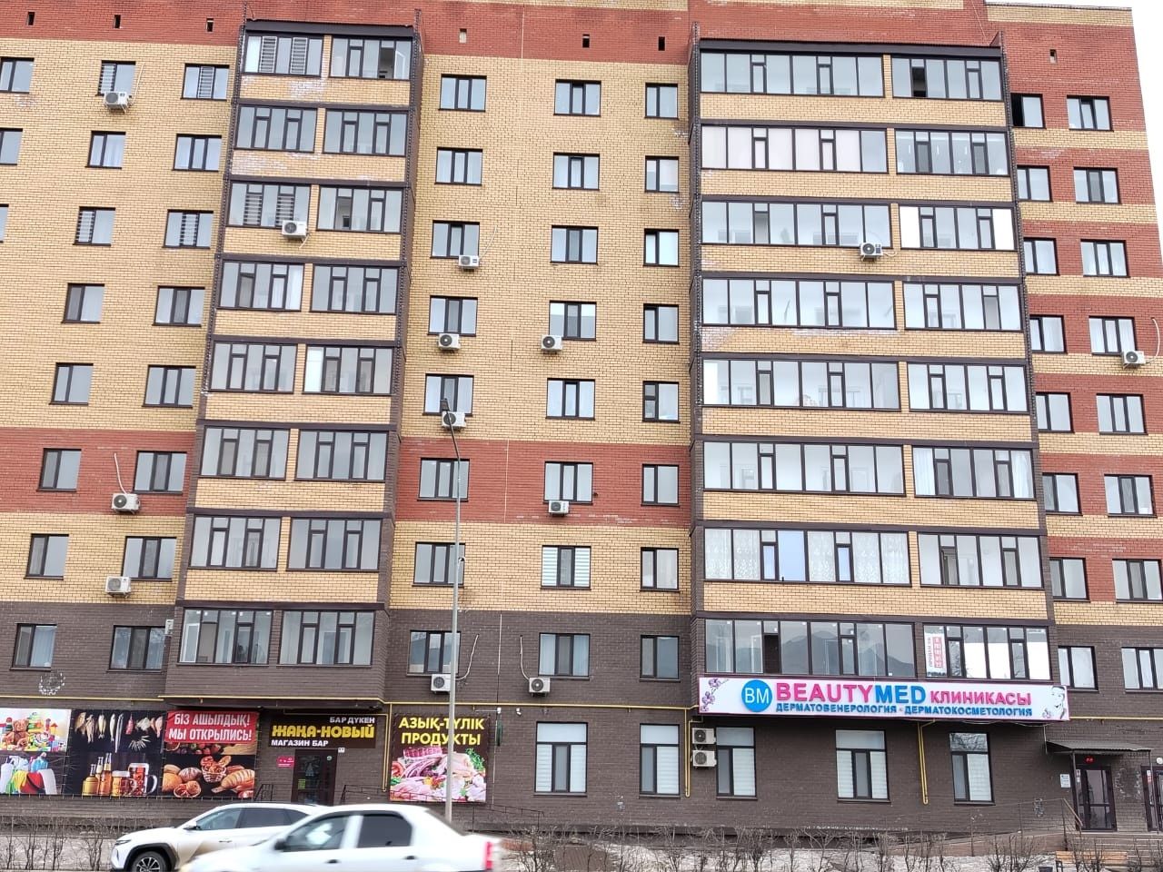 Продам квартиру, 2х комнатная. Проспект Абая 244, этаж 2.