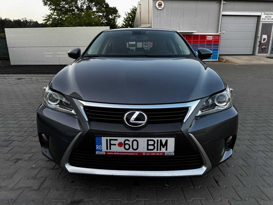 Lexus CT hibrid, piele crem, stare foarte buna.