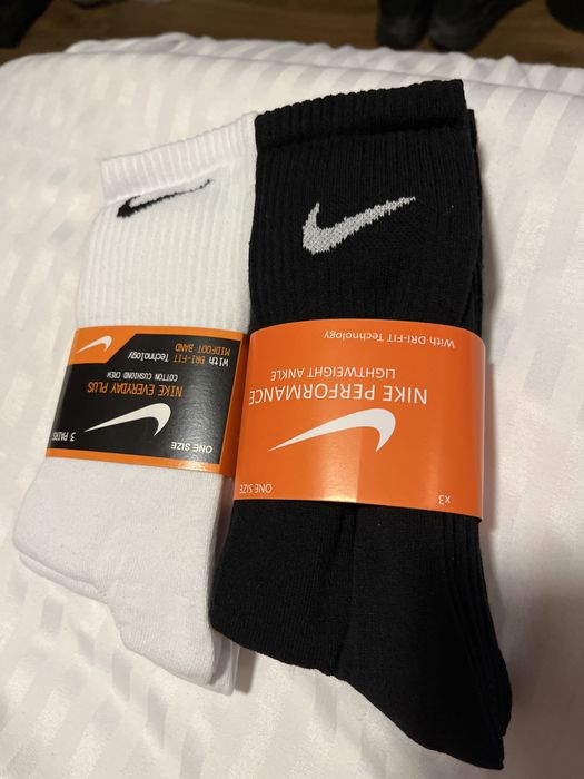 Sosete nike , albe si negre , stoc limitat !!!