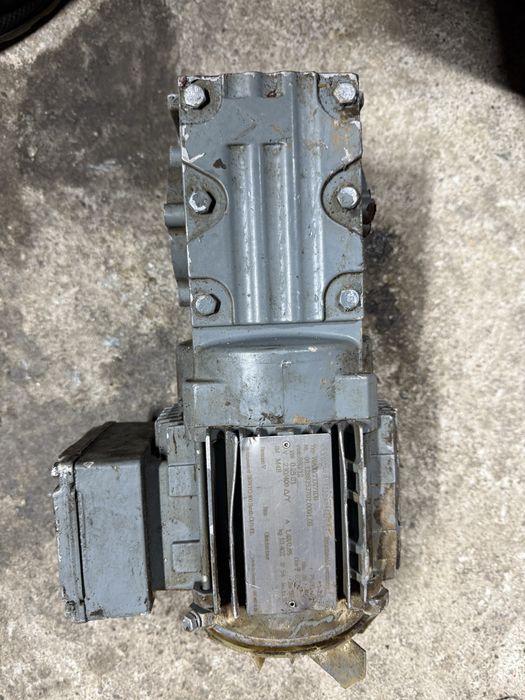 Motor cu reductor industrial