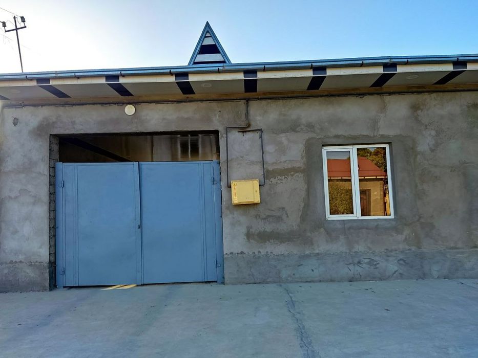 Продаётся дом в Янгиюле  ( 20 соток )