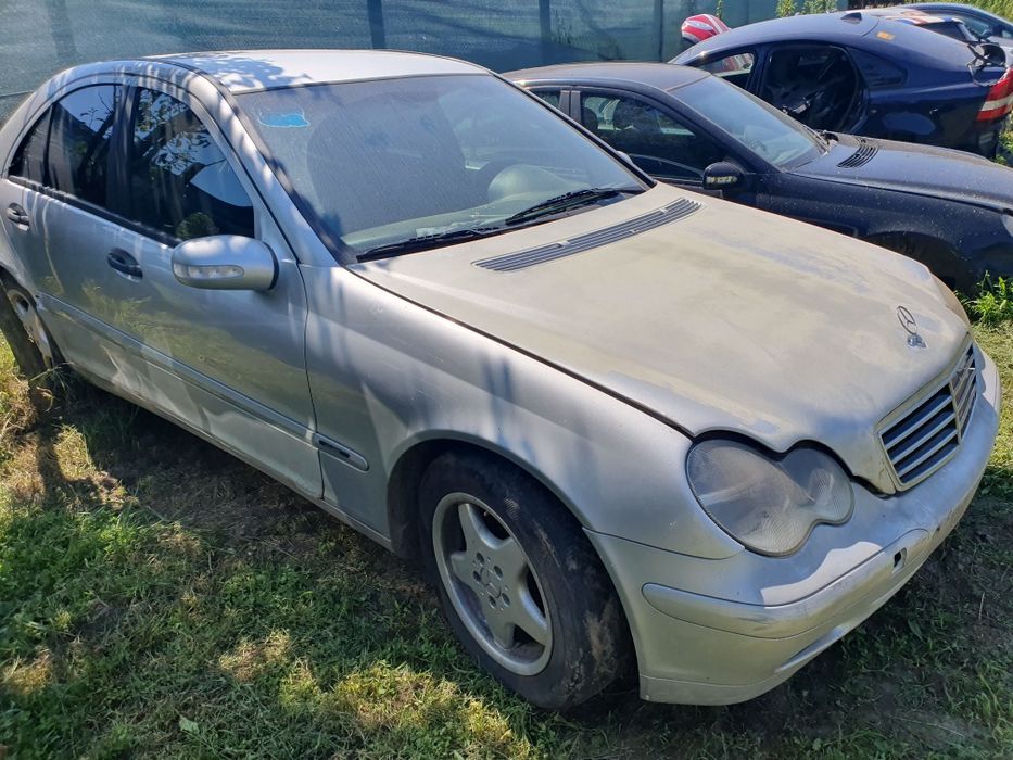 Vand bara fata , faruri , motor C220 automat