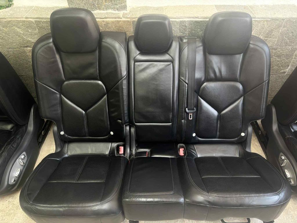 Porsche cayenne кожен салон