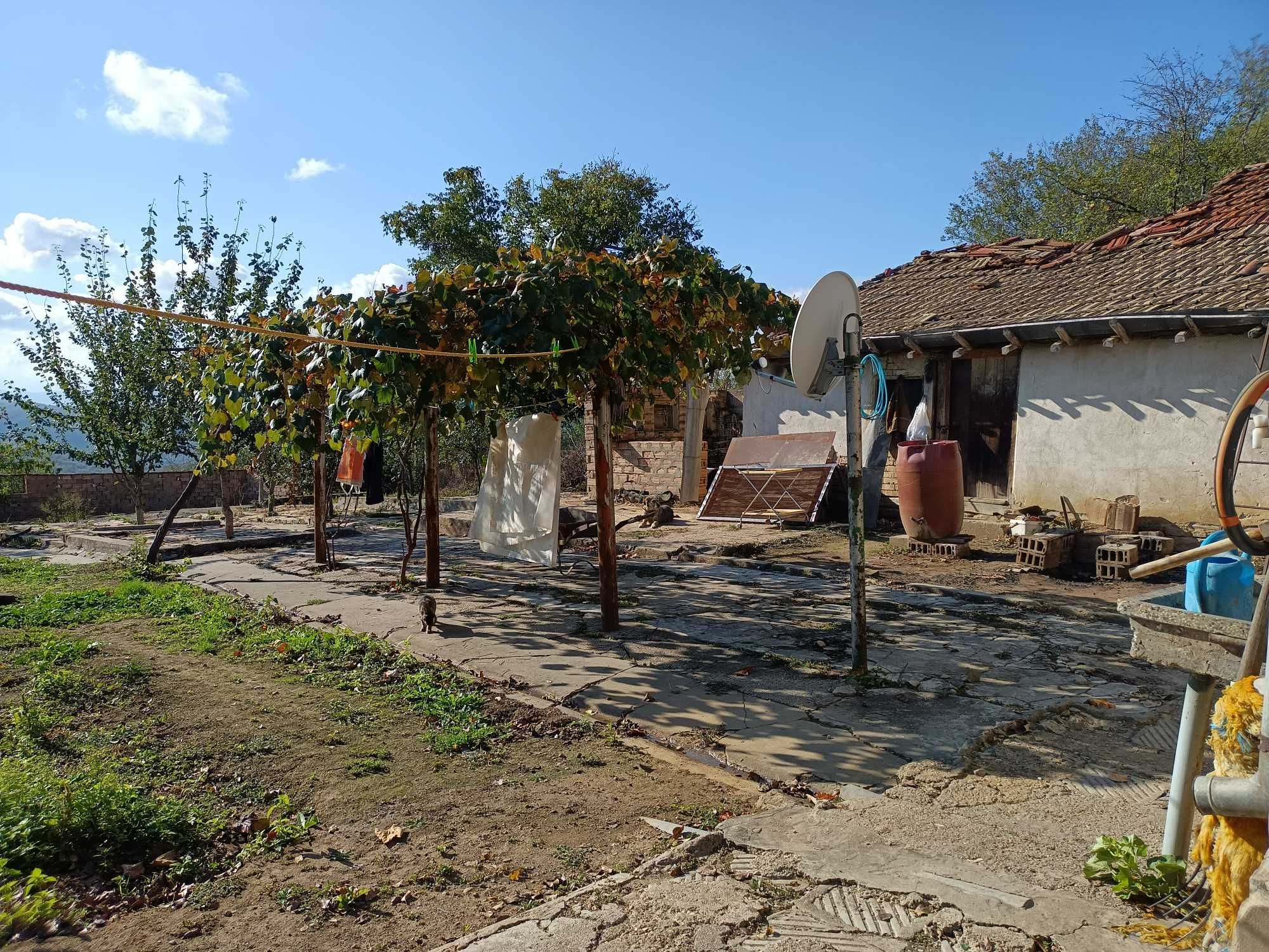 Продавам къща в село Черни Бряг община Антоново