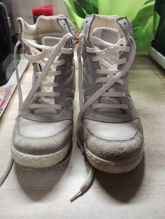 Продавам спорни обувки