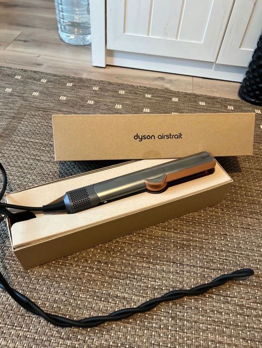 Aparat de indreraptat parul Dyson Airstrait 599046-01