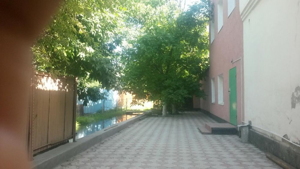 Продаётся двух этажное комерческое здание под любой бизнес в центре .