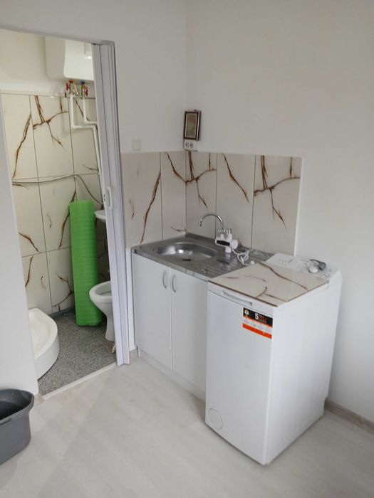 Vind garsoniera 11 mp et1  zona liceu M EMINESCU